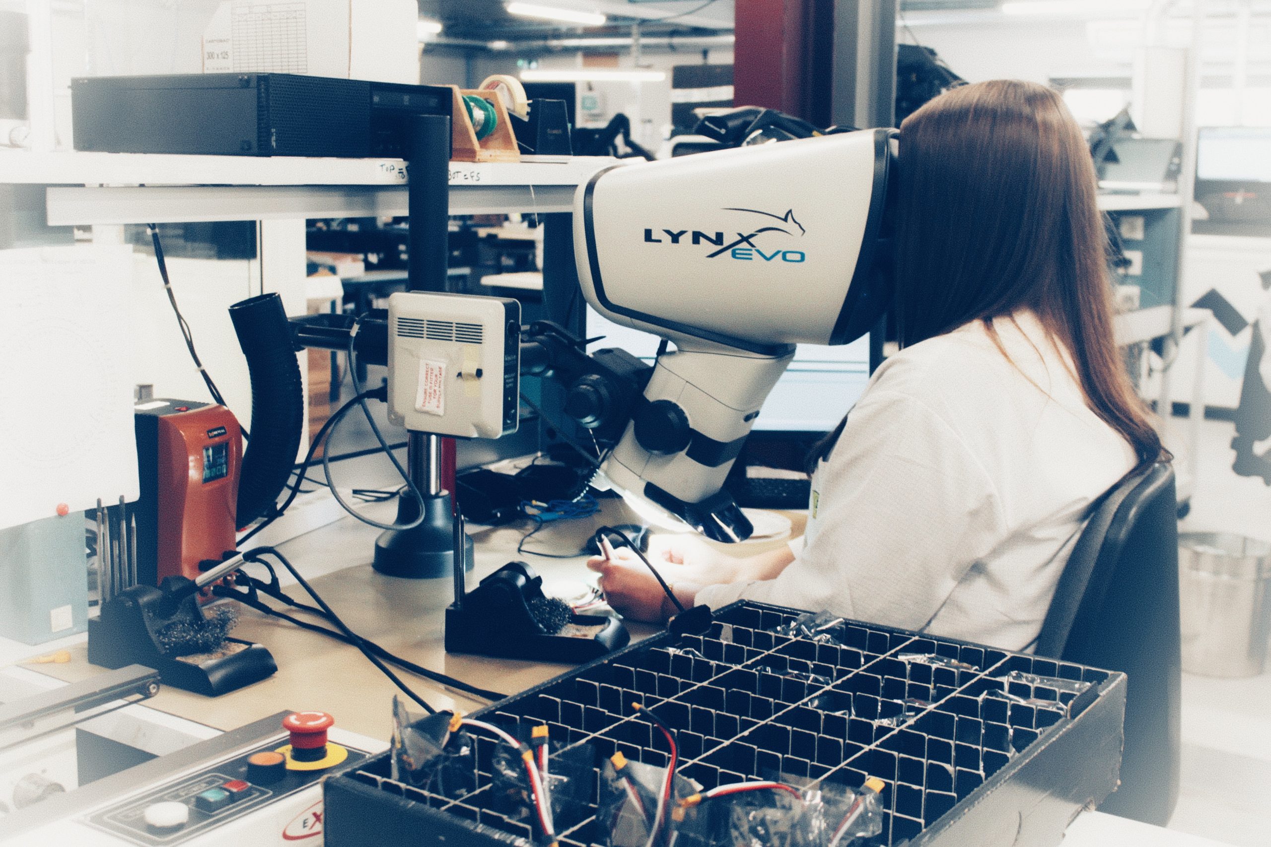 Contrôle visuel à microscope stéréoscopique